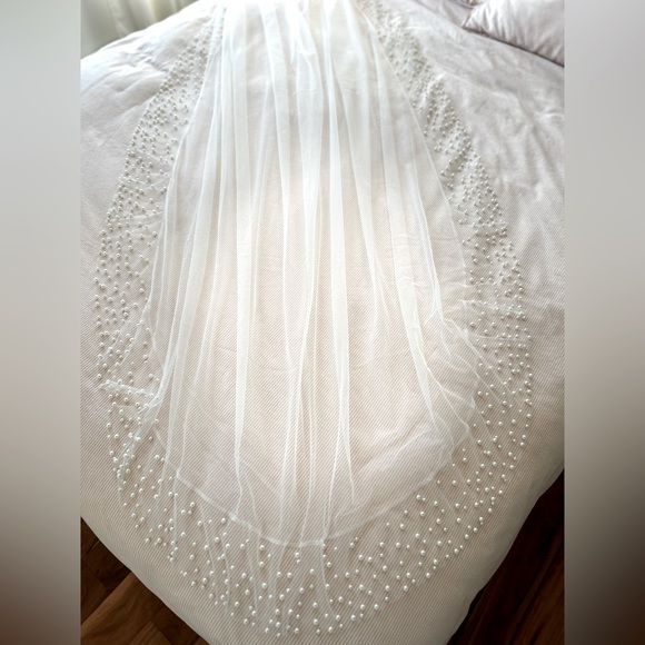 Alena Leena, custom made pearl wedding veil - Picture 3 of 4